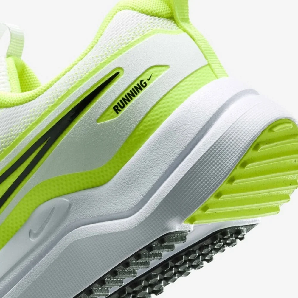 Nike Cosmic Runner Older‎ Kids' Road Running Shoes